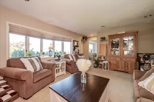 37 Wellesley Ln, Hicksville, NY 11801 - Photo 3