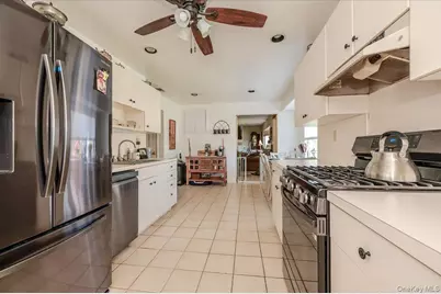 37 Wellesley Lane, Hicksville, NY 11801 - Photo 7