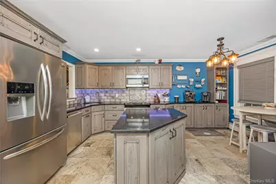 27 Stratford Green, Farmingdale, NY 11735 - Photo 7