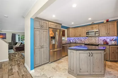 27 Stratford Green, Farmingdale, NY 11735 - Photo 11