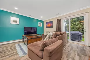 27 Stratford Green, Farmingdale, NY 11735 - Photo 17