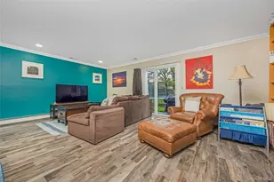 27 Stratford Green, Farmingdale, NY 11735 - Photo 13