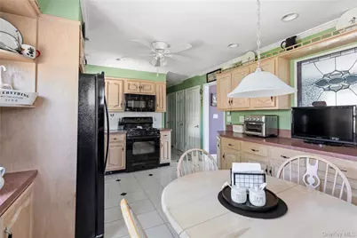 317 Oconnor Road, North Babylon, NY 11703 - Photo 11