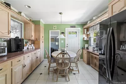 317 Oconnor Road, North Babylon, NY 11703 - Photo 13