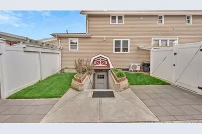 93 Grant Avenue, Farmingdale, NY 11735 - Photo 25