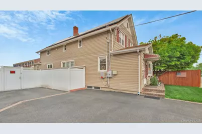 93 Grant Avenue, Farmingdale, NY 11735 - Photo 33