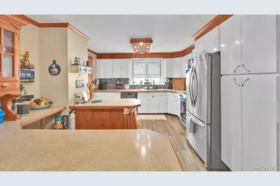 93 Grant Avenue, Farmingdale, NY 11735 - Photo 11