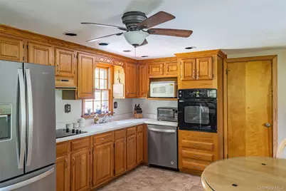 25 McAllister Drive, Pleasant Valley, NY 12569 - Photo 7