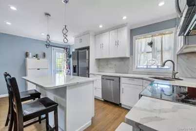 259 N Rutherford Avenue, Massapequa, NY 11758 - Photo 5
