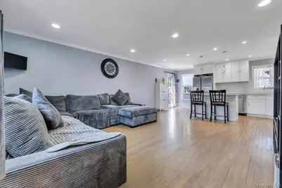 259 N Rutherford Avenue, Massapequa, NY 11758 - Photo 9