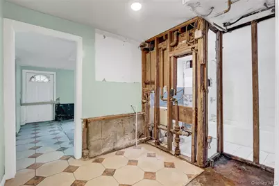 256 Vanderbilt Avenue, Brentwood, NY 11717 - Photo 25