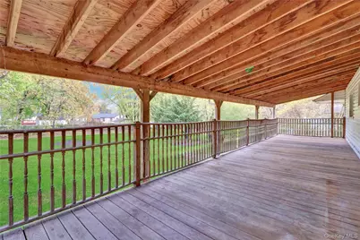 256 Vanderbilt Avenue, Brentwood, NY 11717 - Photo 17