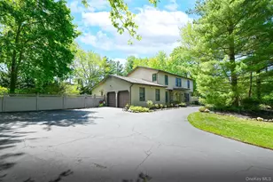 6 Fielding Ct, Dix Hills, NY 11746 - Photo 3