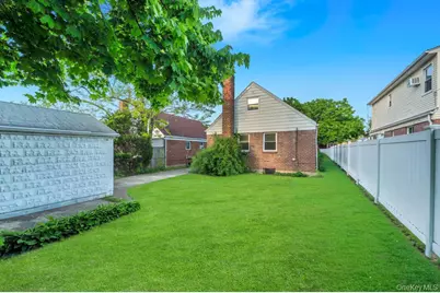 7918 257th Street, Glen Oaks, NY 11004 - Photo 27