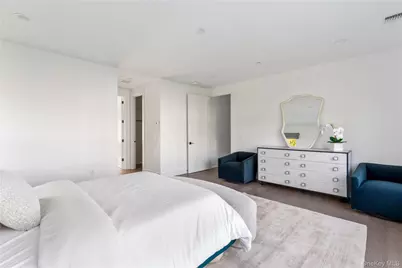 1 Sequoia Circle, Manhasset, NY 11030 - Photo 25