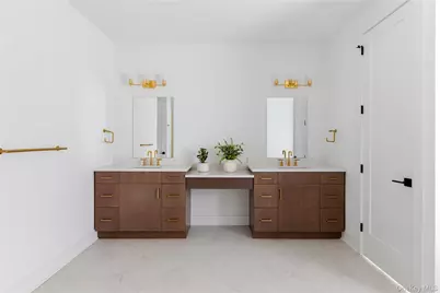 1 Sequoia Circle, Manhasset, NY 11030 - Photo 29