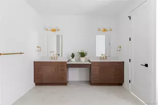 1 Sequoia Cir, Manhasset, NY 11030 - Photo 29