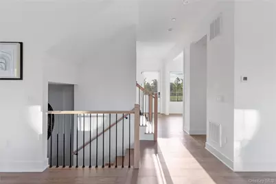 1 Sequoia Circle, Manhasset, NY 11030 - Photo 9