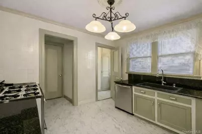 130 E Cedar Street, Mount Vernon, NY 10552 - Photo 17