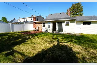23 Wildwood Lane, Wantagh, NY 11793 - Photo 13