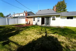 23 Wildwood Ln, Wantagh, NY 11793 - Photo 13