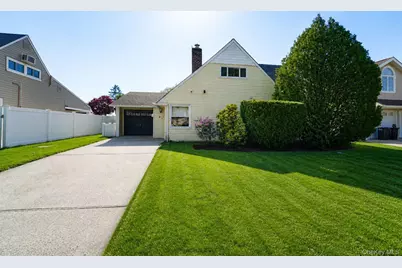 23 Wildwood Lane, Wantagh, NY 11793 - Photo 1