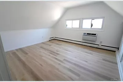 23 Wildwood Lane, Wantagh, NY 11793 - Photo 11