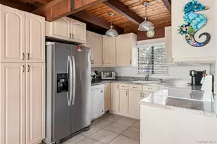 200 Clipper Rd, Corneille Estates, NY 11706 - Photo 5