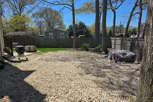 92 Hawthorne St, Mastic, NY 11950 - Photo 7