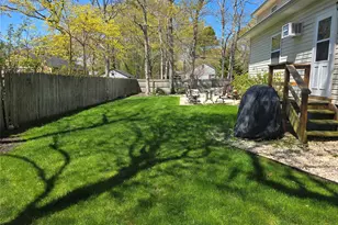 92 Hawthorne St, Mastic, NY 11950 - Photo 9