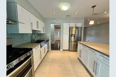 68 Jamaica Avenue, Plainview, NY 11803 - Photo 3
