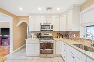 15 Glenda Dr, West Babylon, NY 11704 - Photo 7