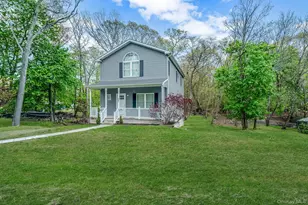 187 Hallock St, Riverhead, NY 11901 - Photo 3