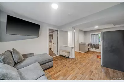 187 Hallock Street, Riverhead, NY 11901 - Photo 27