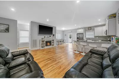 187 Hallock Street, Riverhead, NY 11901 - Photo 11