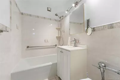 42-65 Kissena Boulevard #511, Flushing, NY 11355 - Photo 5