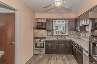 9 Raisig Avenue, Valley Stream, NY 11580 - Photo 3