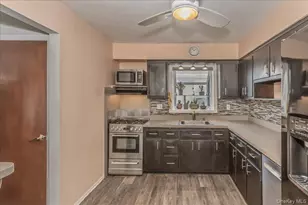 9 Raisig Ave, Valley Stream, NY 11580 - Photo 3