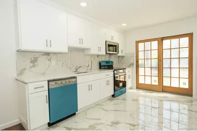 981 Connetquot Avenue, Central Islip, NY 11722 - Photo 11