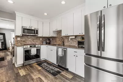 27 Slate Lane, Levittown, NY 11756 - Photo 9