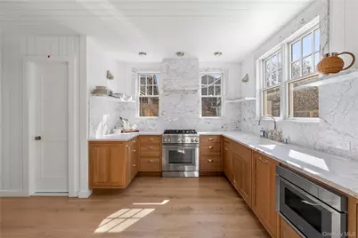 105 Clipper Road, Corneille Estates, NY 11770 - Photo 5
