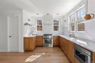 105 Clipper Rd, Corneille Estates, NY 11770 - Photo 5