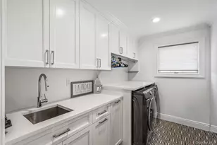 25 Boyd Dr, Westbury, NY 11590 - Photo 17