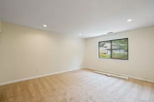 90 Foxwood Dr, Jericho, NY 11753 - Photo 21
