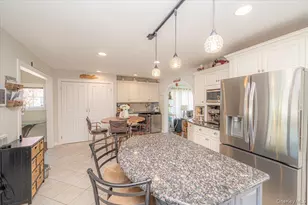 188 Geneva St, Bay Shore, NY 11706 - Photo 11