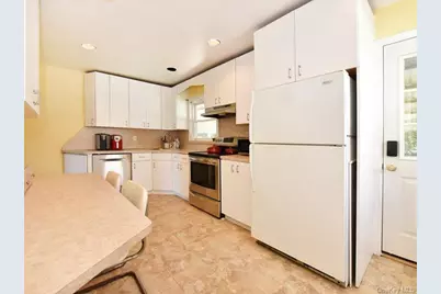 118 Park Lane, Massapequa, NY 11758 - Photo 15