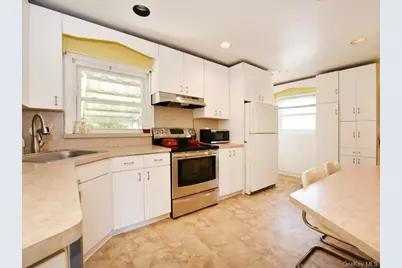 118 Park Lane, Massapequa, NY 11758 - Photo 13