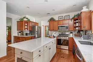 1 Fox Holw Ct, Dix Hills, NY 11746 - Photo 15