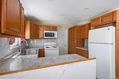 35 Spencer Lane, Stony Brook, NY 11790 - Photo 15