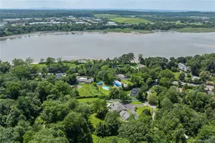 25 Montrose Ct, Roslyn, NY 11576 - Photo 31